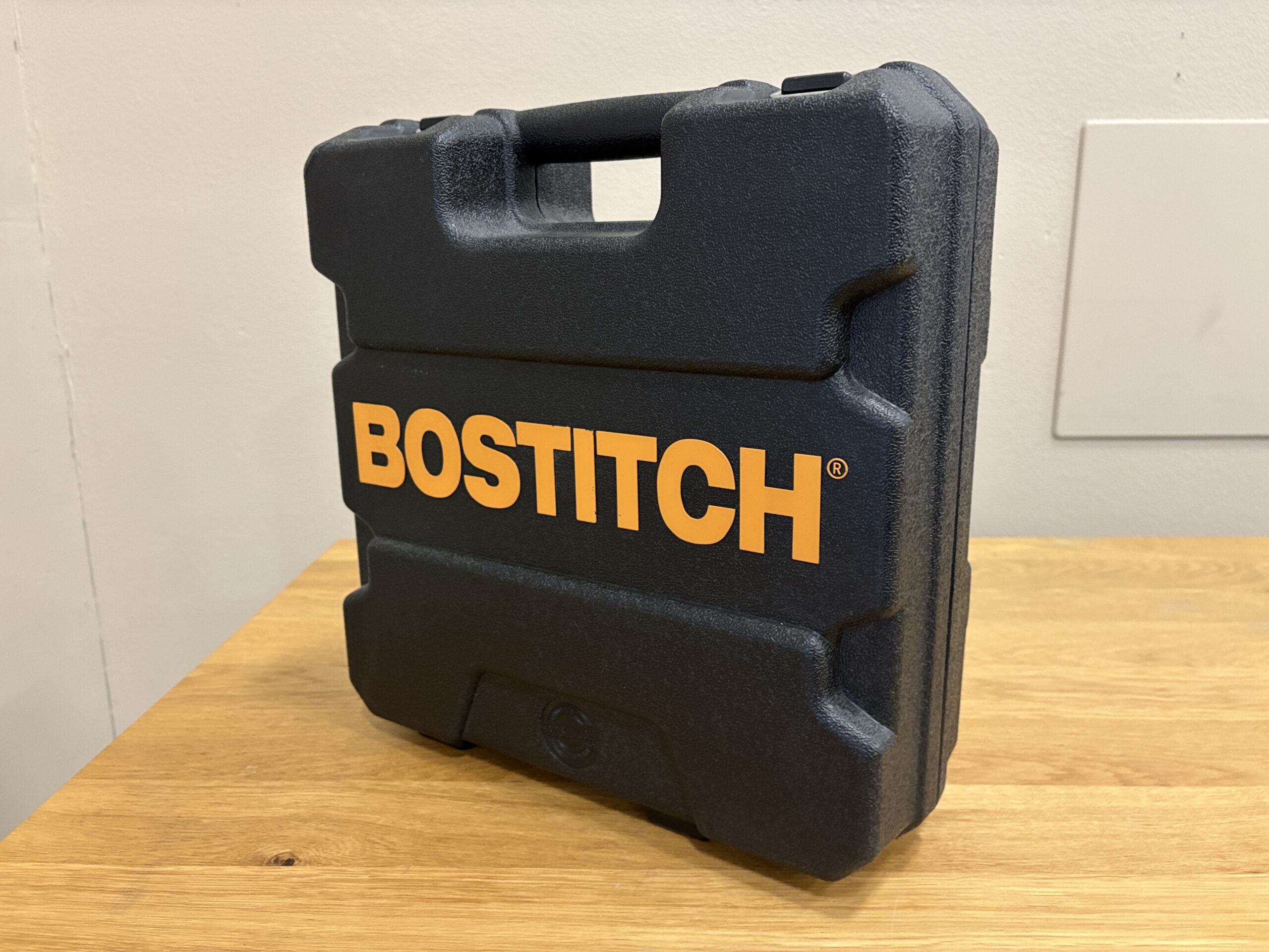 BOSTITCH 16 Gauge Pneumatic Finish Nailer with Carry Case Model #FN1664