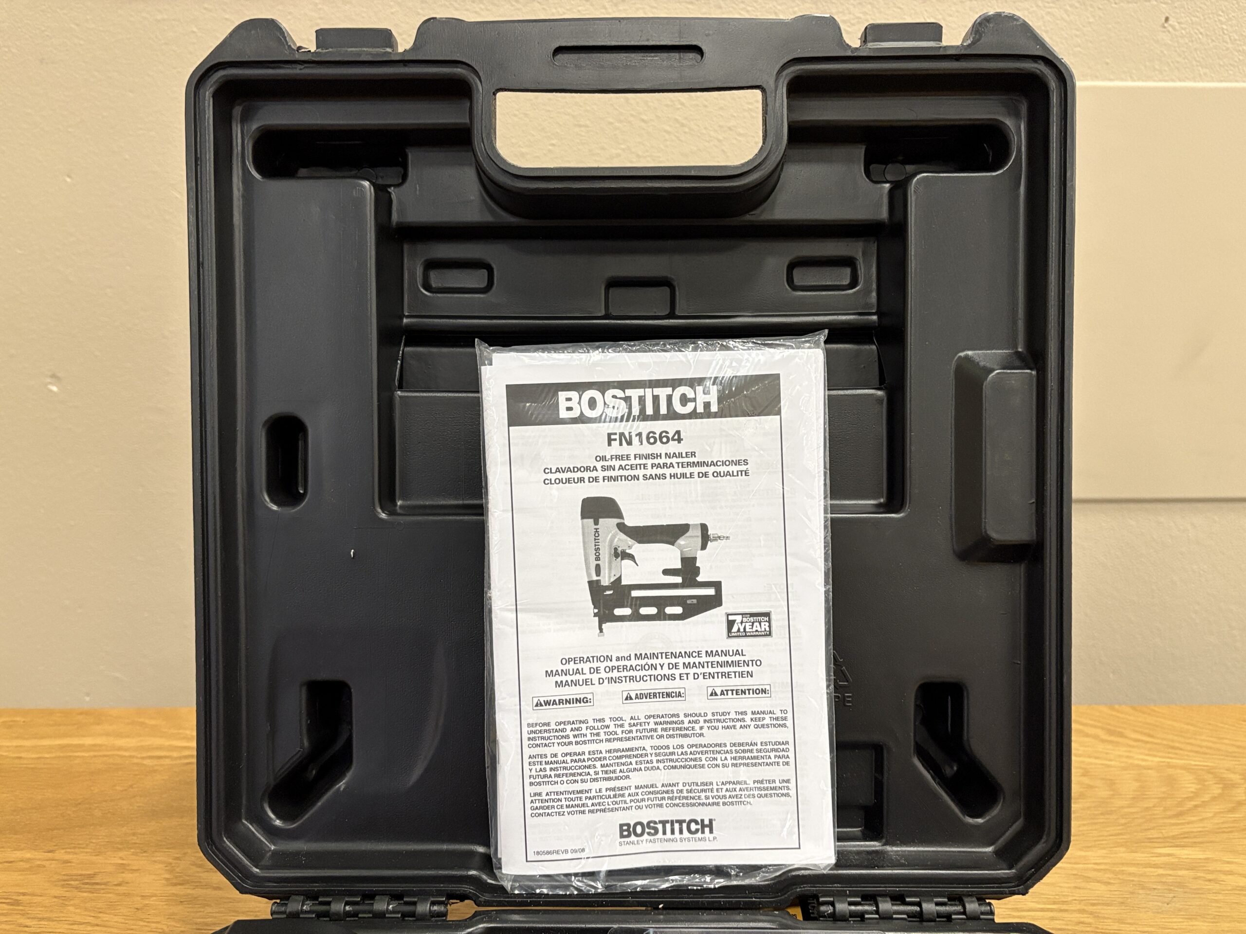 BOSTITCH 16 Gauge Pneumatic Finish Nailer with Carry Case Model #FN1664