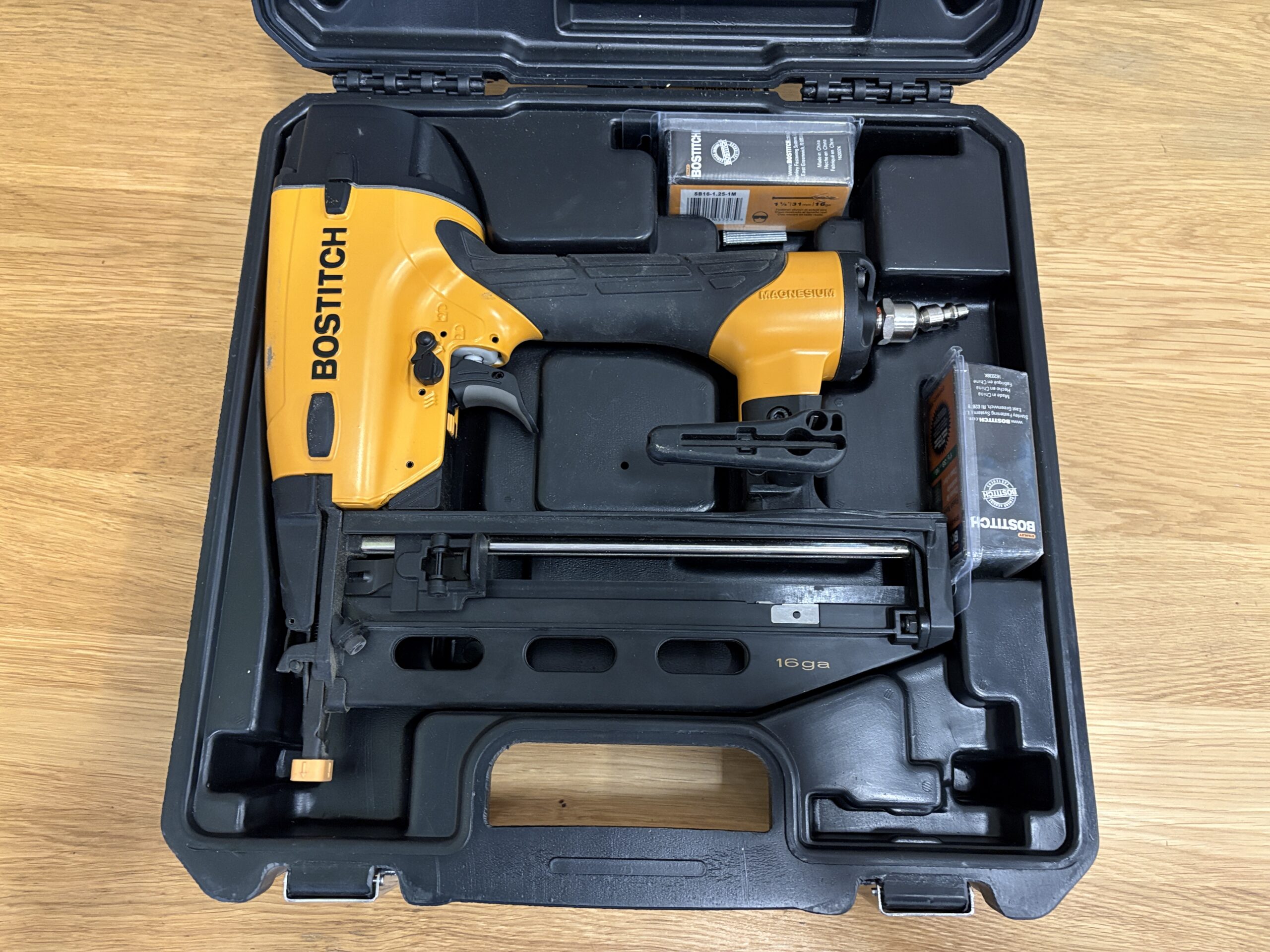 BOSTITCH 16 Gauge Pneumatic Finish Nailer with Carry Case Model #FN1664