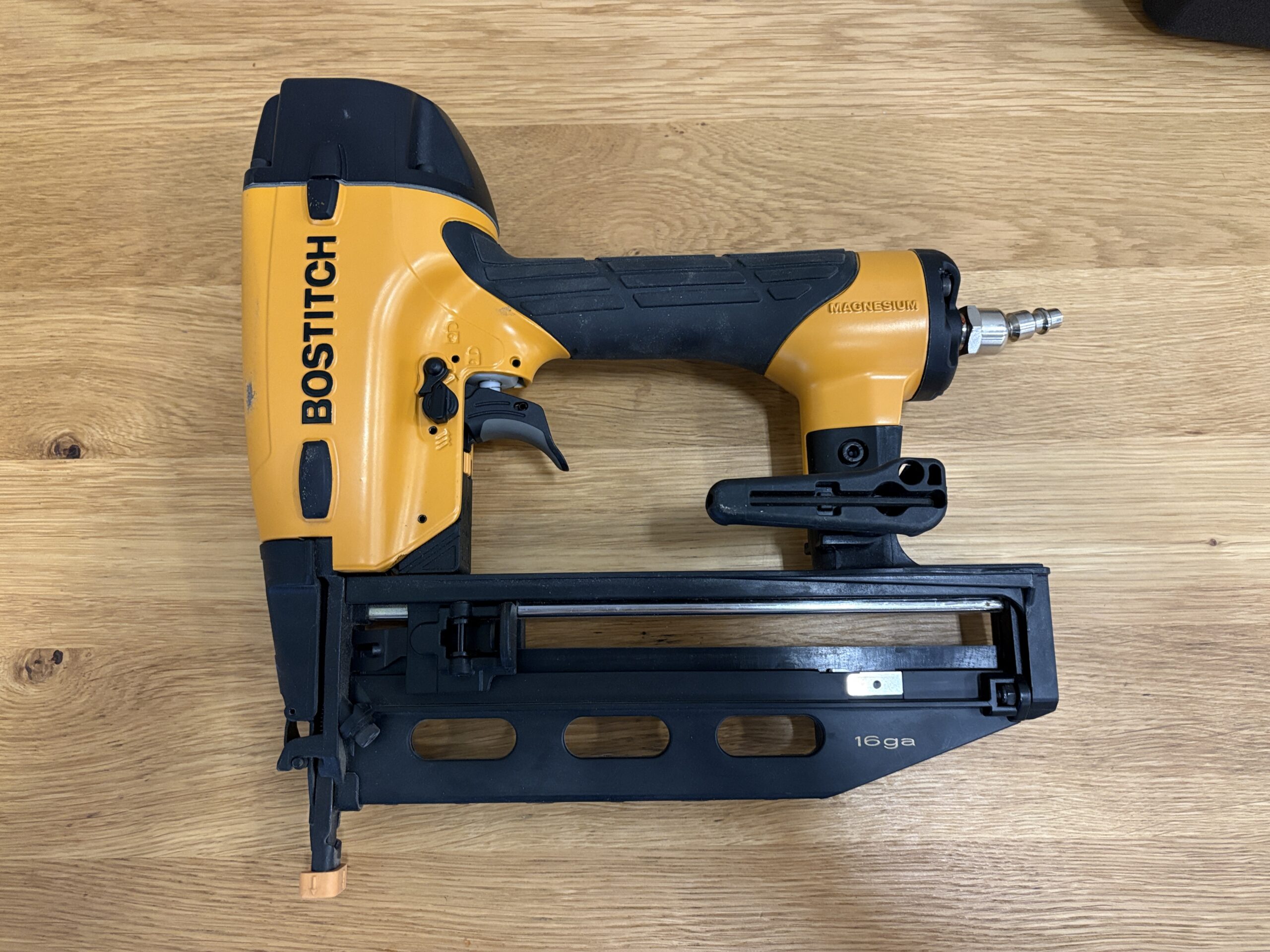 BOSTITCH 16 Gauge Pneumatic Finish Nailer with Carry Case Model #FN1664