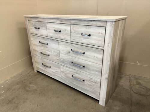 ASHLEY FURNITURE Bellaby Whitewashed Oak Finished 7 Drawer Dresser with Silver Pulls and Mirror