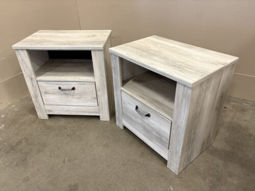 ASHLEY FURNITURE Bellaby Whitewashed Oak Finished Single Drawer Nightstand with Silver Pulls (Set of 2)