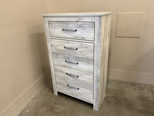 ASHLEY FURNITURE Bellaby Whitewashed Oak Finished 5 Drawer Chest with Silver Pulls