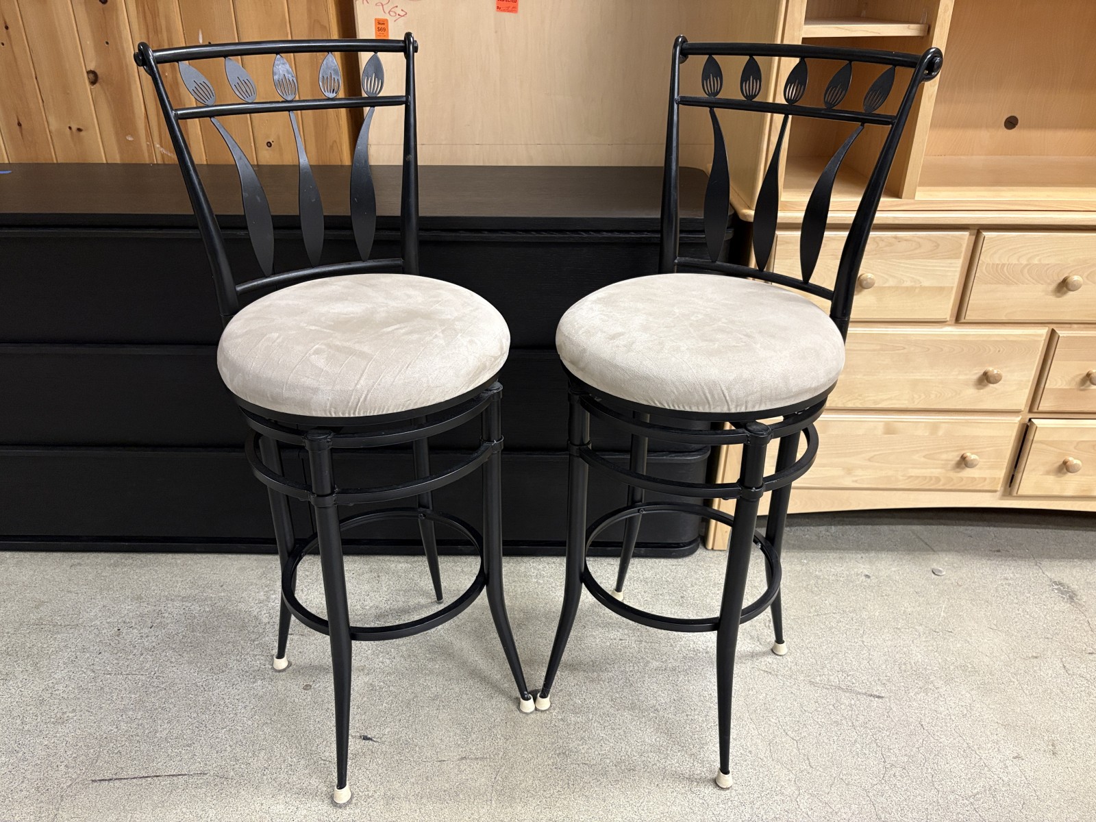 HILLSDALE Hudson Swivel Barstool (Set of 2)