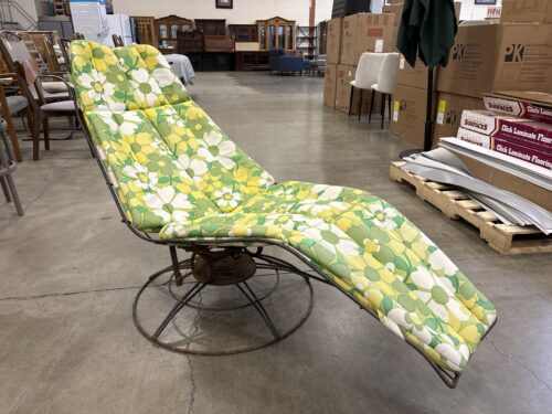 HOMECREST Vintage Mid-Century Modern Wire Frame Patio Chaise Lounge with Green and Yellow Floral Cushion