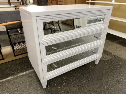 White Mirrored Front 3-Drawer Bachelor Chest