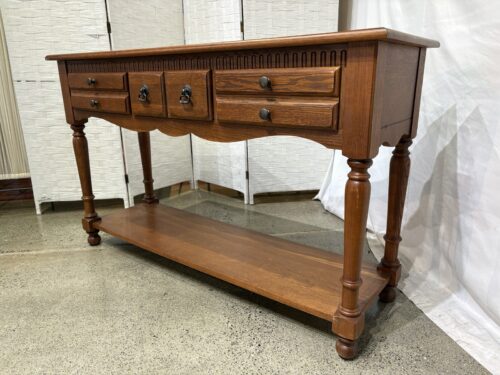 RIVERSIDE FURNITURE Traditional Medium Oak Console Table
