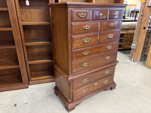 THOMASVILLE Vintage Cherry Collector's 7-Drawer Chest on Chest