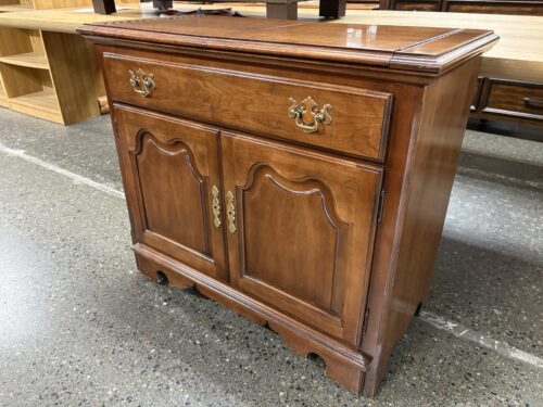 THOMASVILLE Winston Cherry Flip Top Server
