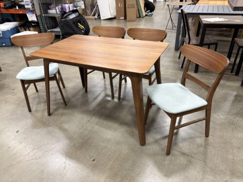 NOBLE HOUSE MCM Style Dining Table and 4 Curved Back Chairs with Turqouise Upholstery