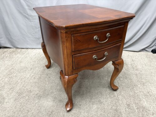 THOMASVILLE Queen Anne Mahogany Stained 2-Drawer End Table
