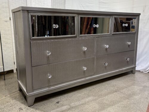 White Mirror Drawer Alligator Dresser