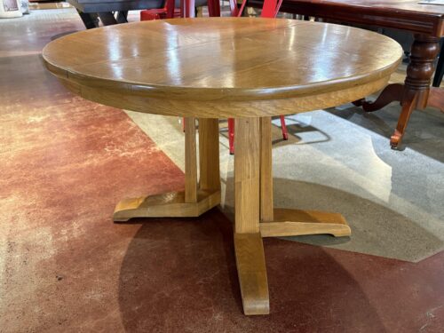 Round Blonde Squidward Leg Dining Table