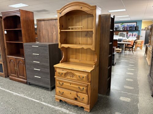 DIXIE Knotty Pine 3-Drawer Dresser w/ Hutch