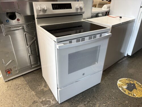 GE Freestanding Electric 5-Burner Range w/ Smart Convection Oven Model # GRF600AV2WW