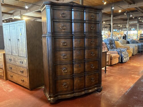 THOMASVILLE Hills of Tuscany Lucca Chest of Drawers