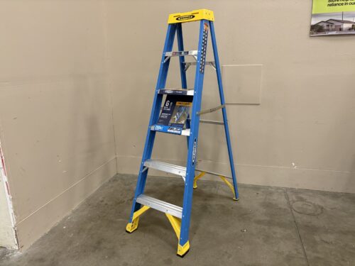 NEW! WERNER 6ft 250lb Load Capacity Fiberglass Step Ladder