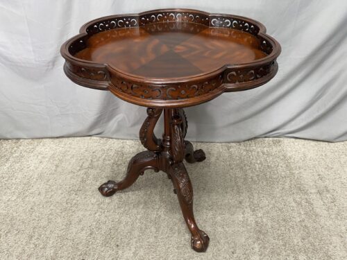 Chippendale-Style Clover Mahogany Ornate Accent Table