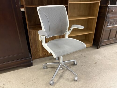 HUMANSCALE Diffrient World Silver & Grey Mesh Ergonomic Office Chair