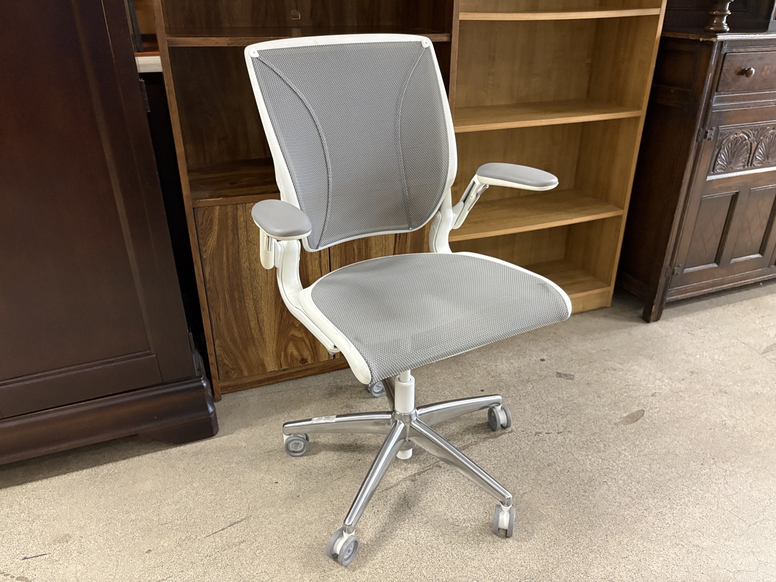 HUMANSCALE Diffrient World Silver & Grey Mesh Ergonomic Office Chair