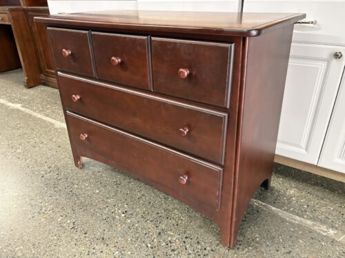REGAZZI Cherry Made in Canada Shaker 3-Drawer Petite Dresser