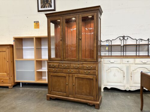 DREXEL Vintage Illuminated Display Cabinet with Seeded Wavy Glass Door Fronts (No Upper Shelves)