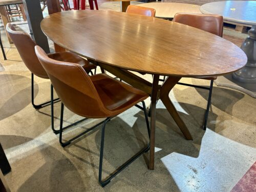 Chic Oval 4-Seater Dining Set