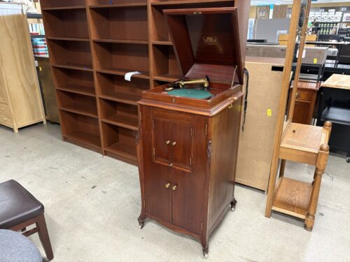 VICTOR Antique Mahogany Victrola Record Player Cabinet Model # VV-XVI (AS IS)