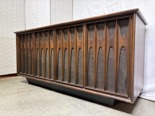 VICTOR "NEW VISTA" VICTROLA Vintage Mid-Century Modern Stereo Console with Arched Fretwork