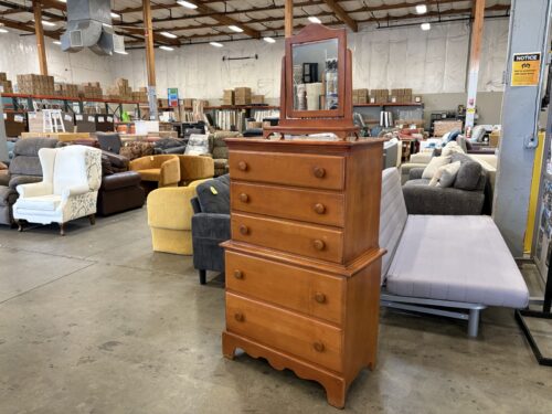 Vintage Wooden Auburn Finished 5 Drawer Chest vwith Wooden Pulls and Mirror Topper