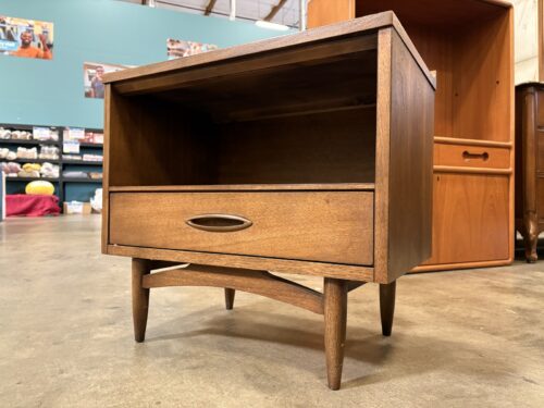 BROYHILL PREMIER Vintage Mid-Century Modern Sculptra Single Drawer Pocket Shelf Nightstand with Cat's Eye Finger Pulls