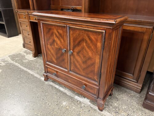 HOOKER FURNITURE Traditional Mahogany Diamond Inlay Accent Cabinet