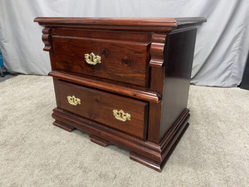 LAGUNA Traditional Cherry Made in Canada 2-Drawer Nightstand