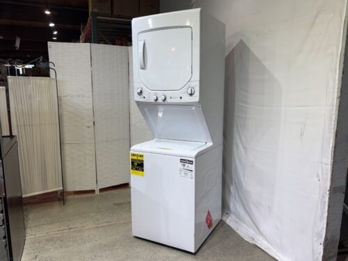 NEW! GE 2.3Cu.Ft Washer & 4.4Cu Ft. Dryer Combo in White Model # GUD24GSSM1WW