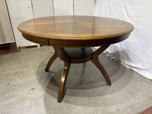 COASTER Traditional Round Pedestal Dining Table