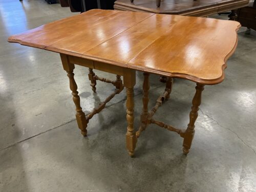 Vintage Maple Finish Drop Leaf Dining Table with Turned Legs