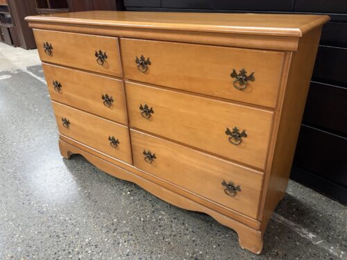 SUMTER Vintage Maple Colonial Style 6-Drawer Dresser
