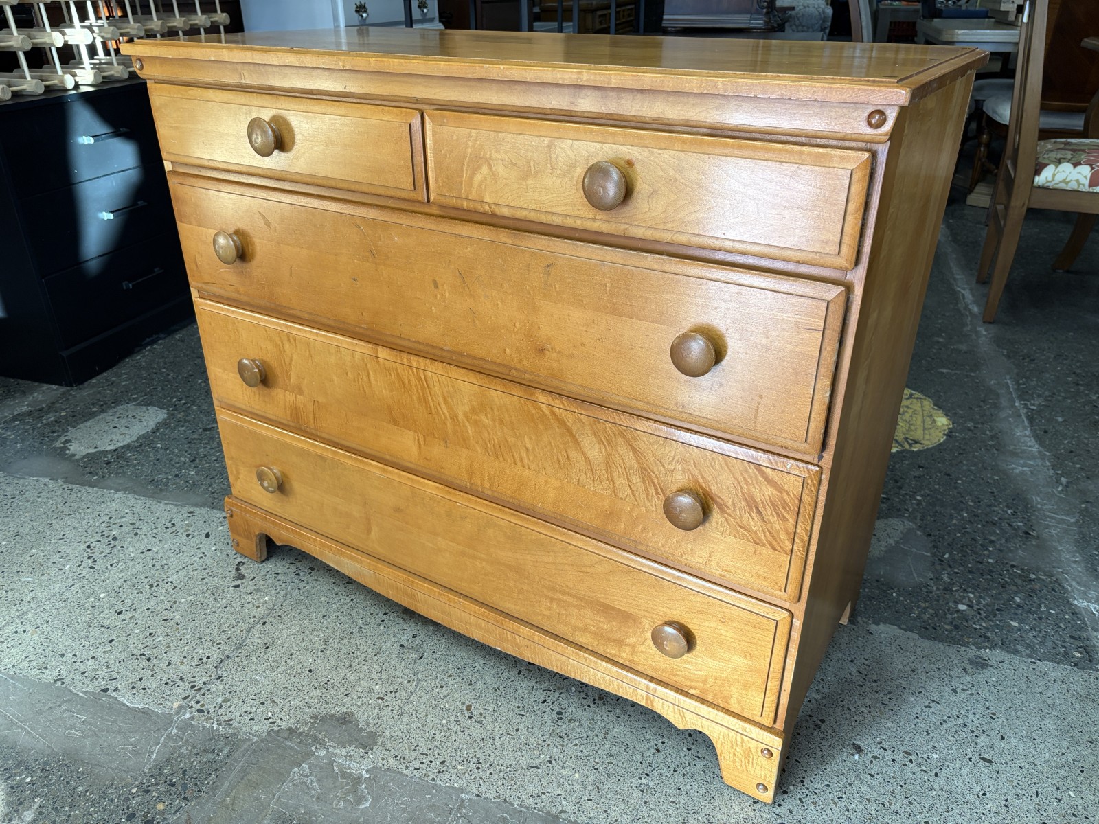 THOMASVILLE FURNITURE INDUSTRIES Vintage Blonde Colonial Revival 5-Drawer Dresser