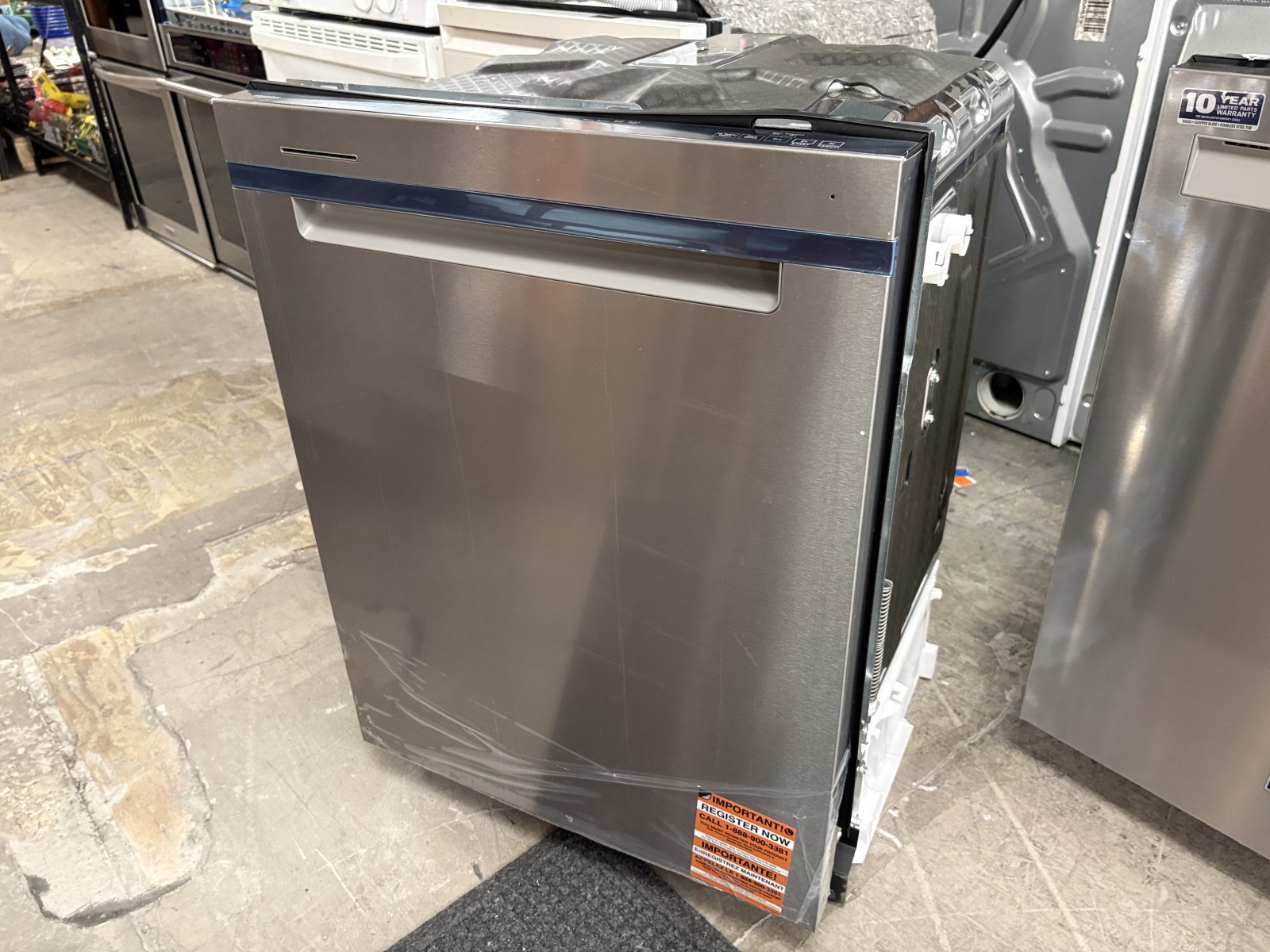 WHIRLPOOL NEW! WHIRLPOOL 24″ Top Control Built-in Ultra Quiet Stainless Steel Dishwasher Model # WDTA50SAKZ4