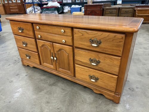 BASSETT X JCPENNEY Vintage 1986 Heritage Oak Collection 9 Drawer Triple Dresser