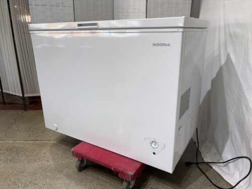 INSIGNIA 10.2 Cu. Ft. Garage-Ready Chest Freezer Model # ns-cz10wh6