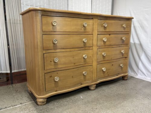 LEXINGTON Tall 8-Drawer Serpentine Pine Dresser