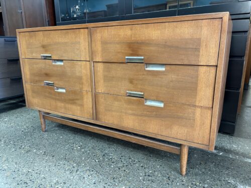 AMERICAN OF MATINSVILLE Vintage Mid-Century Modern Merton Gershun 6-Drawer Low Dresser