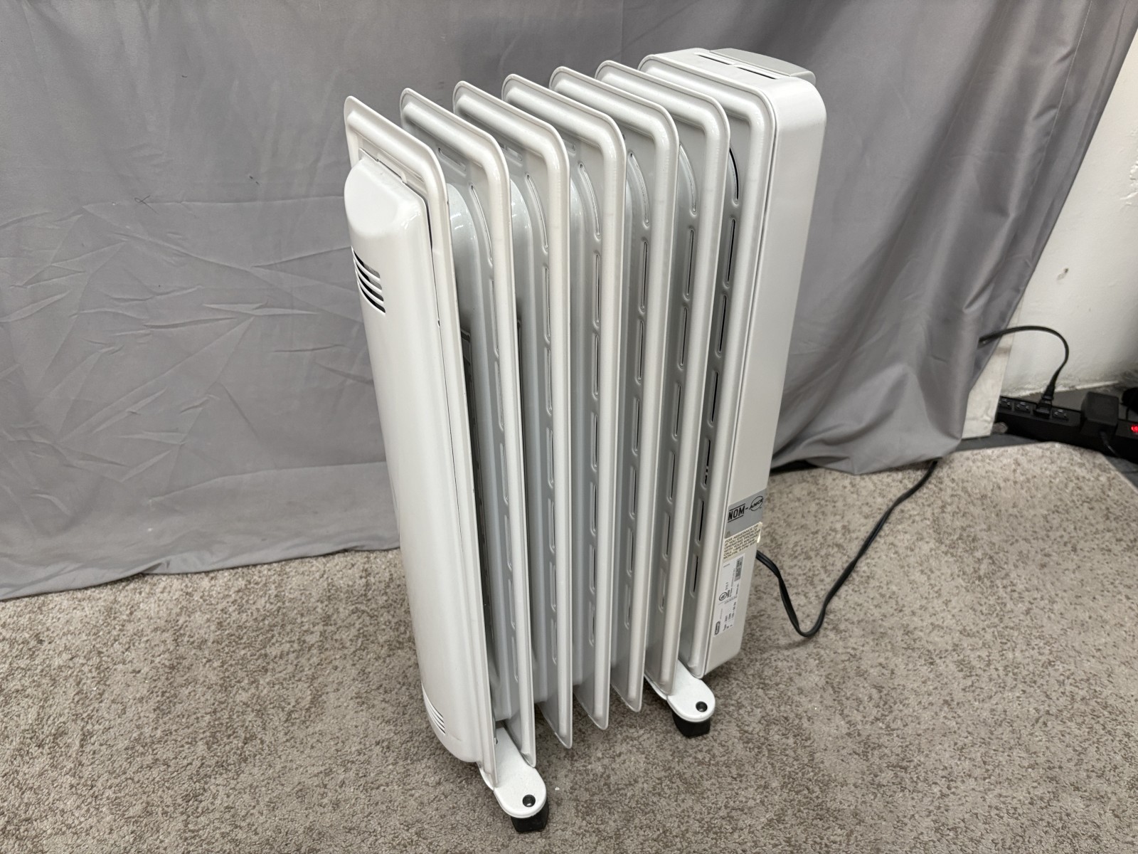 DELONGHI White Portable Electric Oil Filled Radiant Space Heater Model # 2507