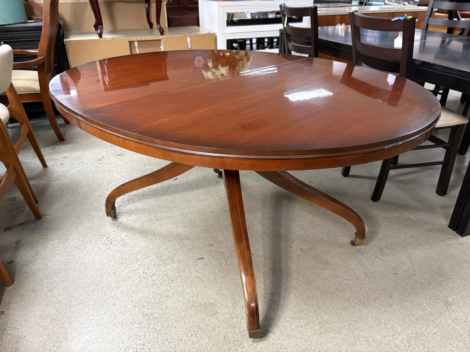 DREXEL Vintage Cherry Oval Federal Style Dining Table