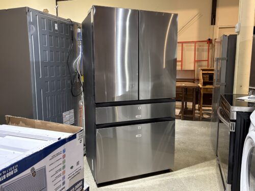 NEW! SAMSUNG Bespoke 4-Door French Door Stainless Steel Refrigerator Model # RF70F23DER (Auburn)