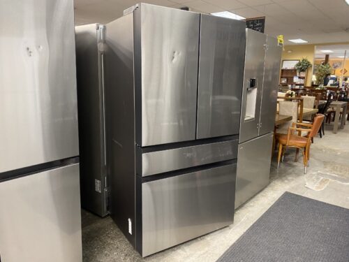 NEW! SAMSUNG Bespoke 4-Door French Door Stainless Steel Refrigerator Model # RF70F23DER (Auburn)